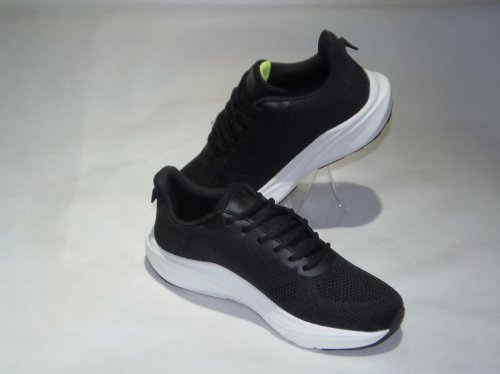 A8356-18 Obuwie sportowe męskie U